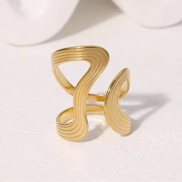 Gold Wave Statement Ring – Adjustable Modern Design - Picture 2 of 3
